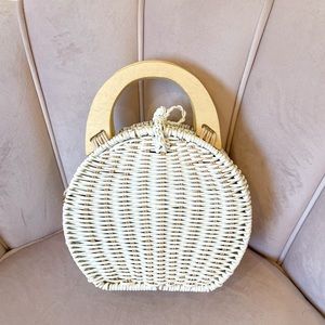 NWT Woven Circular Bag with Wooden Handles!